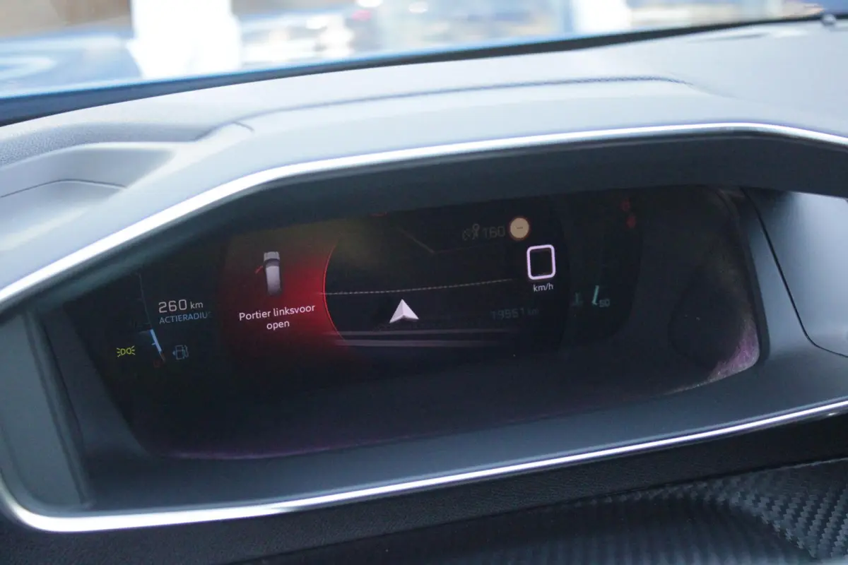 1.2 130PK ALLURE PACK | TREKHAAK AFNEEMBAAR | NAVIGATIE 10" TOUCHSCREEN | APPLE CARPLAY/ANDROID AUTO | ACHTERUITRIJ CAMERA | 3-D INSTRUMENTENPANEEL | CLIMATE CONTROL | CRUISE CONTROL | KEYLE