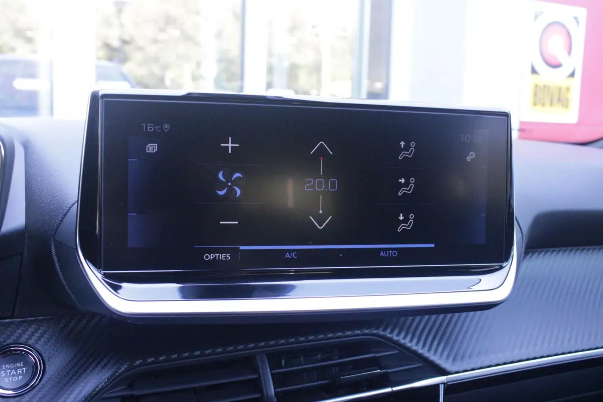 1.2 130PK ALLURE PACK | TREKHAAK AFNEEMBAAR | NAVIGATIE 10" TOUCHSCREEN | APPLE CARPLAY/ANDROID AUTO | ACHTERUITRIJ CAMERA | 3-D INSTRUMENTENPANEEL | CLIMATE CONTROL | CRUISE CONTROL | KEYLE
