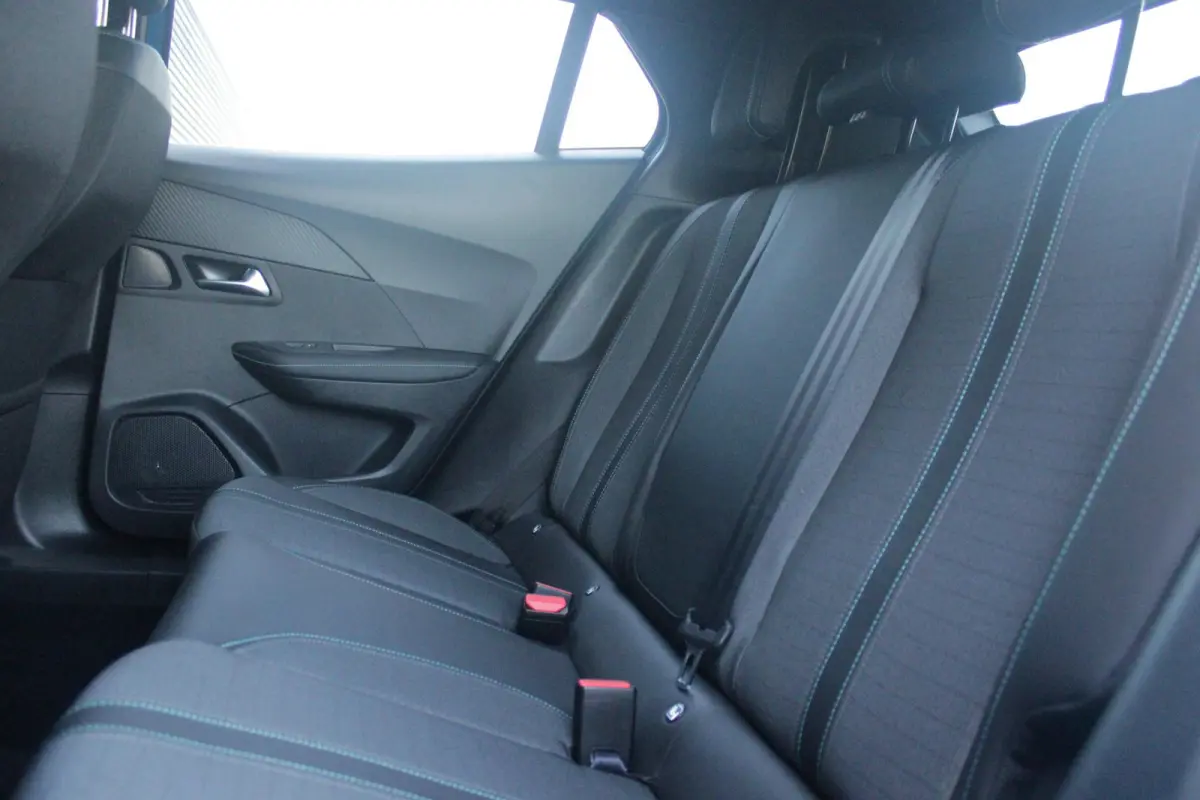 1.2 130PK ALLURE PACK | TREKHAAK AFNEEMBAAR | NAVIGATIE 10" TOUCHSCREEN | APPLE CARPLAY/ANDROID AUTO | ACHTERUITRIJ CAMERA | 3-D INSTRUMENTENPANEEL | CLIMATE CONTROL | CRUISE CONTROL | KEYLE