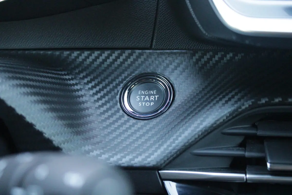 1.2 130PK ALLURE PACK | TREKHAAK AFNEEMBAAR | NAVIGATIE 10" TOUCHSCREEN | APPLE CARPLAY/ANDROID AUTO | ACHTERUITRIJ CAMERA | 3-D INSTRUMENTENPANEEL | CLIMATE CONTROL | CRUISE CONTROL | KEYLE