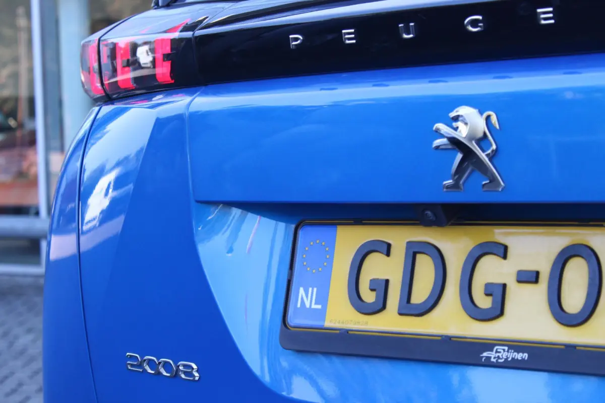 1.2 130PK ALLURE PACK | TREKHAAK AFNEEMBAAR | NAVIGATIE 10" TOUCHSCREEN | APPLE CARPLAY/ANDROID AUTO | ACHTERUITRIJ CAMERA | 3-D INSTRUMENTENPANEEL | CLIMATE CONTROL | CRUISE CONTROL | KEYLE