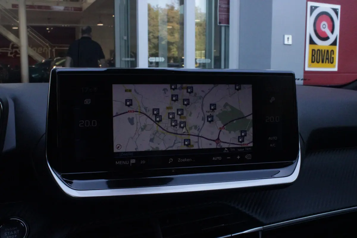 1.2 130PK ALLURE PACK | TREKHAAK AFNEEMBAAR | NAVIGATIE 10" TOUCHSCREEN | APPLE CARPLAY/ANDROID AUTO | ACHTERUITRIJ CAMERA | 3-D INSTRUMENTENPANEEL | CLIMATE CONTROL | CRUISE CONTROL | KEYLE
