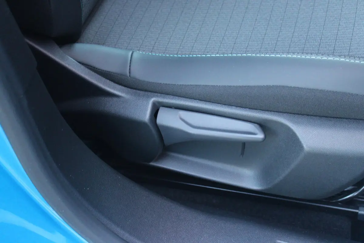 1.2 130PK ALLURE PACK | TREKHAAK AFNEEMBAAR | NAVIGATIE 10" TOUCHSCREEN | APPLE CARPLAY/ANDROID AUTO | ACHTERUITRIJ CAMERA | 3-D INSTRUMENTENPANEEL | CLIMATE CONTROL | CRUISE CONTROL | KEYLE