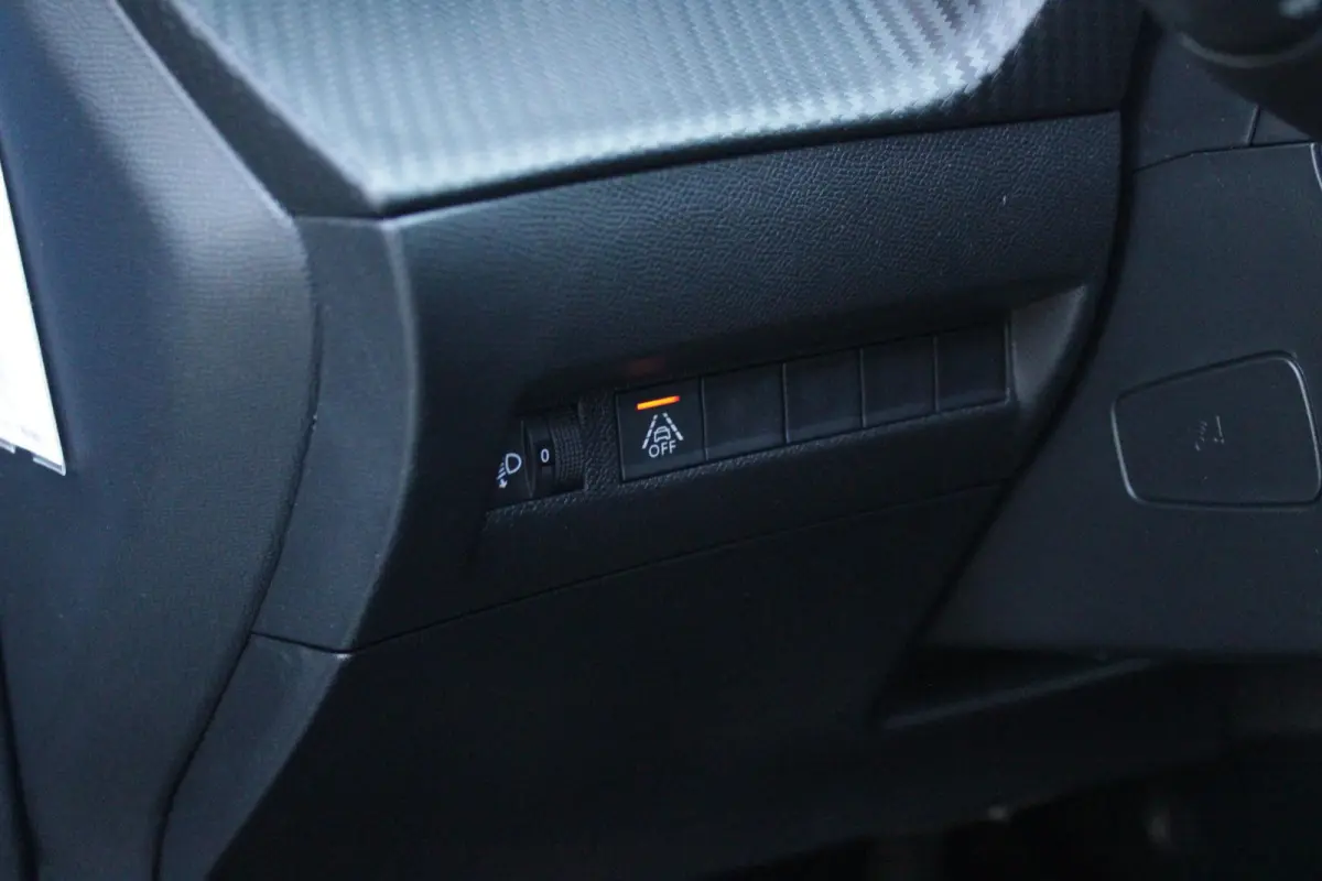 1.2 130PK ALLURE PACK | TREKHAAK AFNEEMBAAR | NAVIGATIE 10" TOUCHSCREEN | APPLE CARPLAY/ANDROID AUTO | ACHTERUITRIJ CAMERA | 3-D INSTRUMENTENPANEEL | CLIMATE CONTROL | CRUISE CONTROL | KEYLE