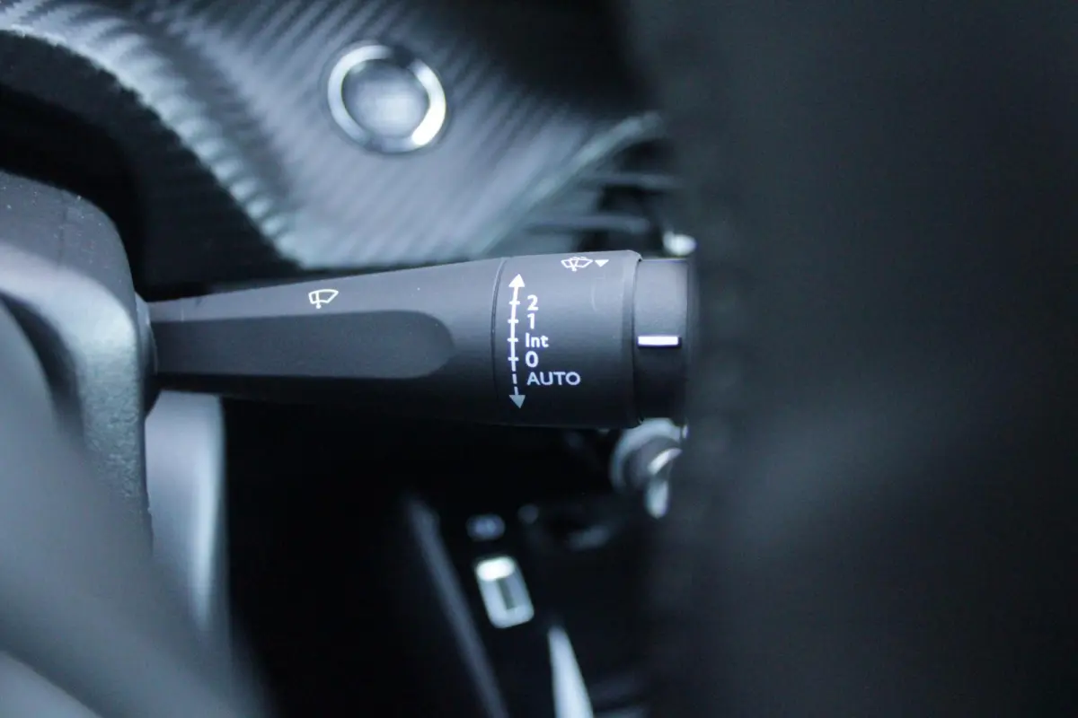 1.2 130PK ALLURE PACK | TREKHAAK AFNEEMBAAR | NAVIGATIE 10" TOUCHSCREEN | APPLE CARPLAY/ANDROID AUTO | ACHTERUITRIJ CAMERA | 3-D INSTRUMENTENPANEEL | CLIMATE CONTROL | CRUISE CONTROL | KEYLE