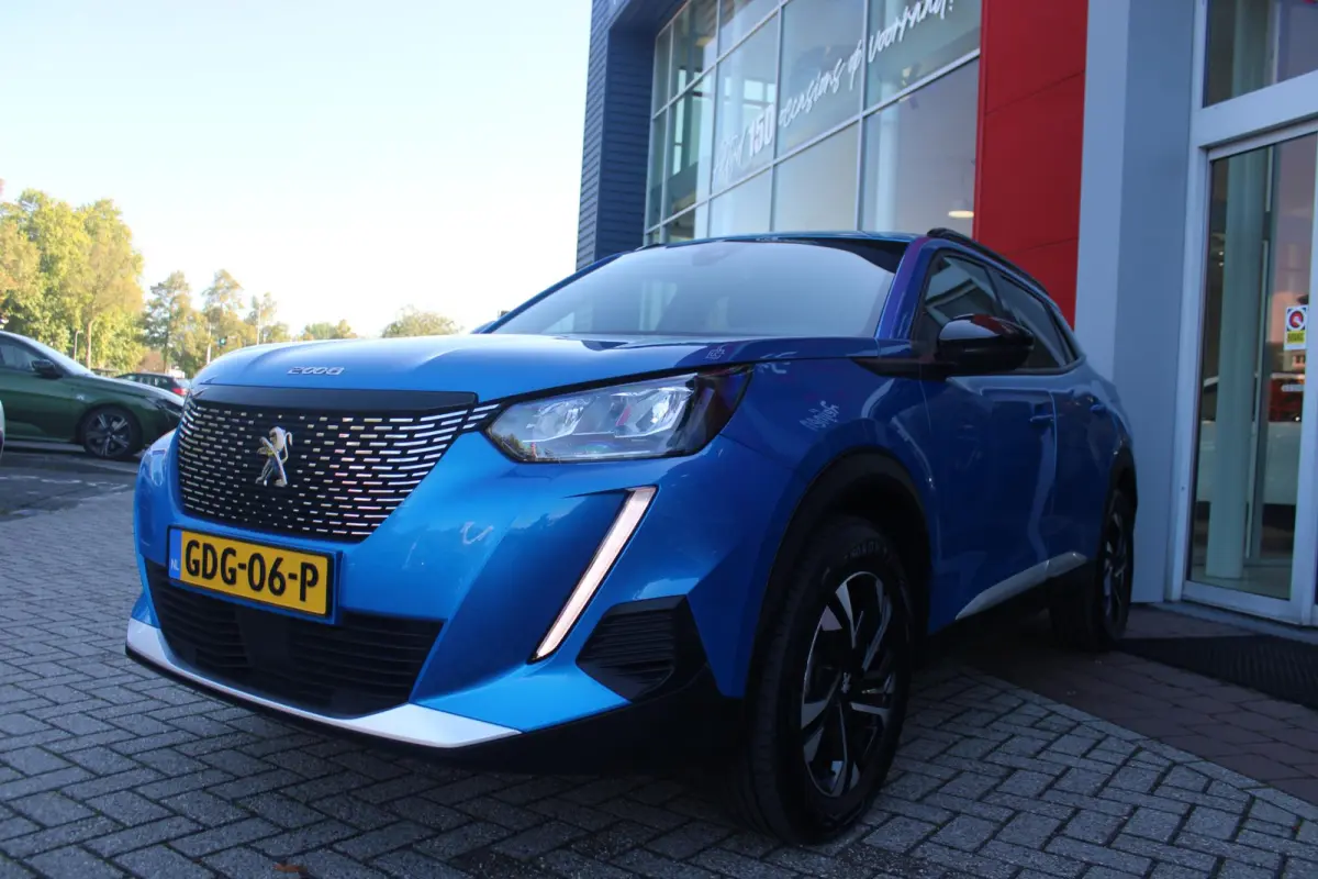 1.2 130PK ALLURE PACK | TREKHAAK AFNEEMBAAR | NAVIGATIE 10" TOUCHSCREEN | APPLE CARPLAY/ANDROID AUTO | ACHTERUITRIJ CAMERA | 3-D INSTRUMENTENPANEEL | CLIMATE CONTROL | CRUISE CONTROL | KEYLE