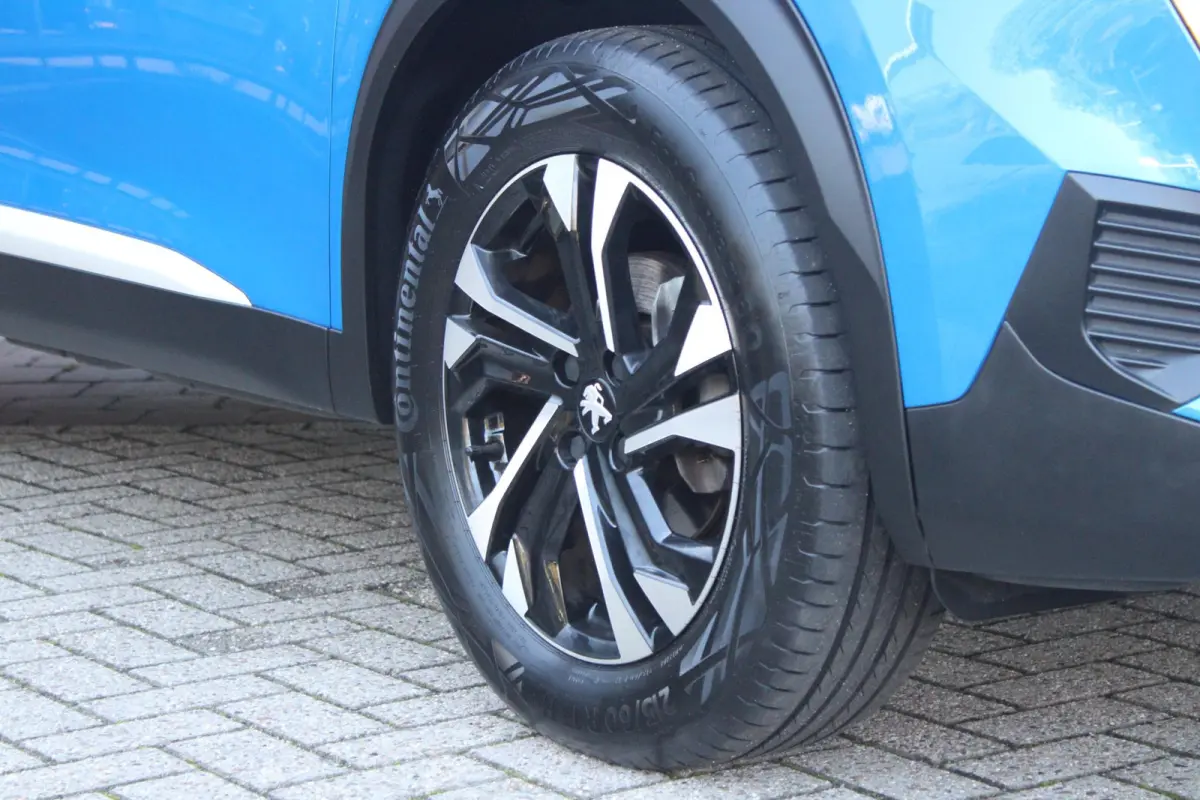 1.2 130PK ALLURE PACK | TREKHAAK AFNEEMBAAR | NAVIGATIE 10" TOUCHSCREEN | APPLE CARPLAY/ANDROID AUTO | ACHTERUITRIJ CAMERA | 3-D INSTRUMENTENPANEEL | CLIMATE CONTROL | CRUISE CONTROL | KEYLE