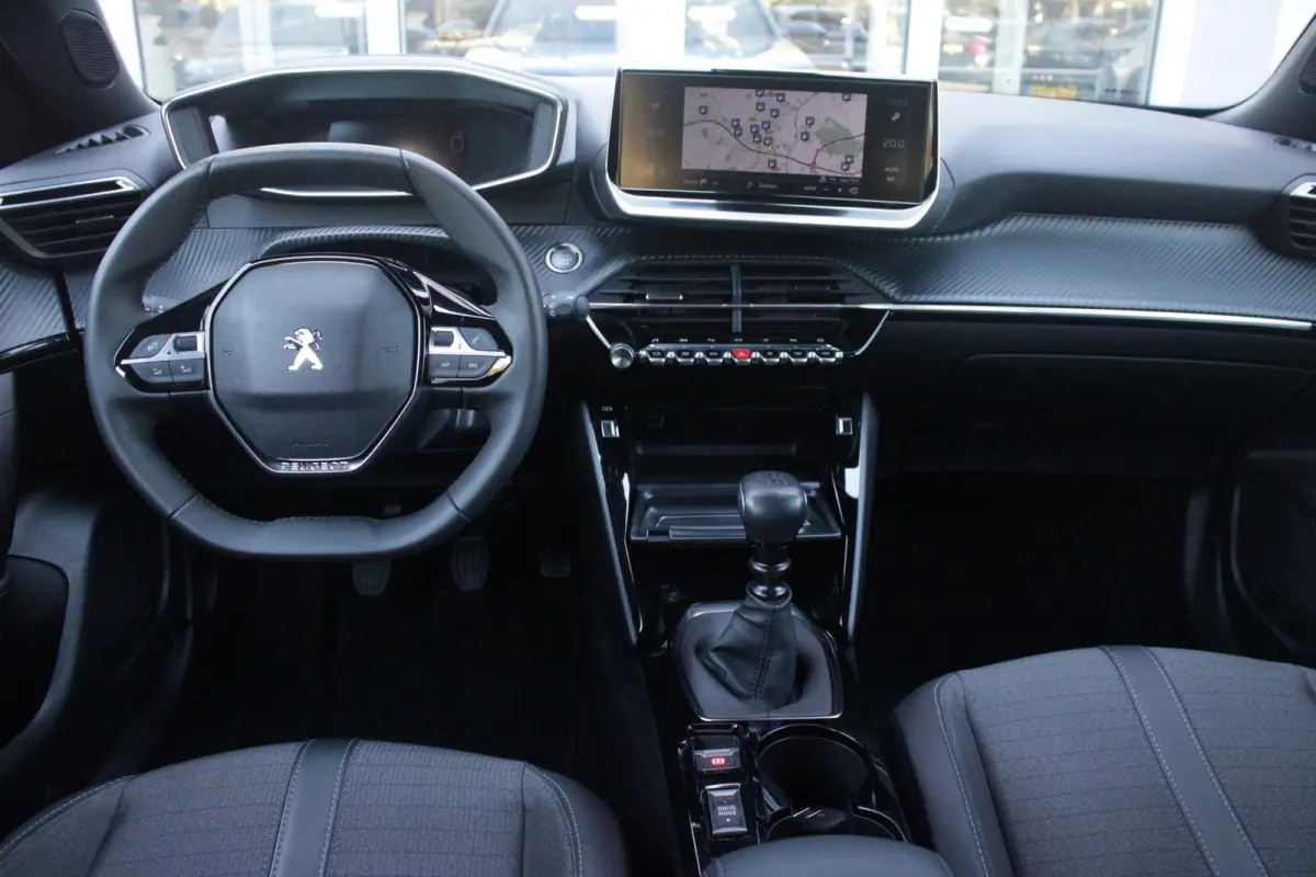 1.2 130PK ALLURE PACK | TREKHAAK AFNEEMBAAR | NAVIGATIE 10" TOUCHSCREEN | APPLE CARPLAY/ANDROID AUTO | ACHTERUITRIJ CAMERA | 3-D INSTRUMENTENPANEEL | CLIMATE CONTROL | CRUISE CONTROL | KEYLE
