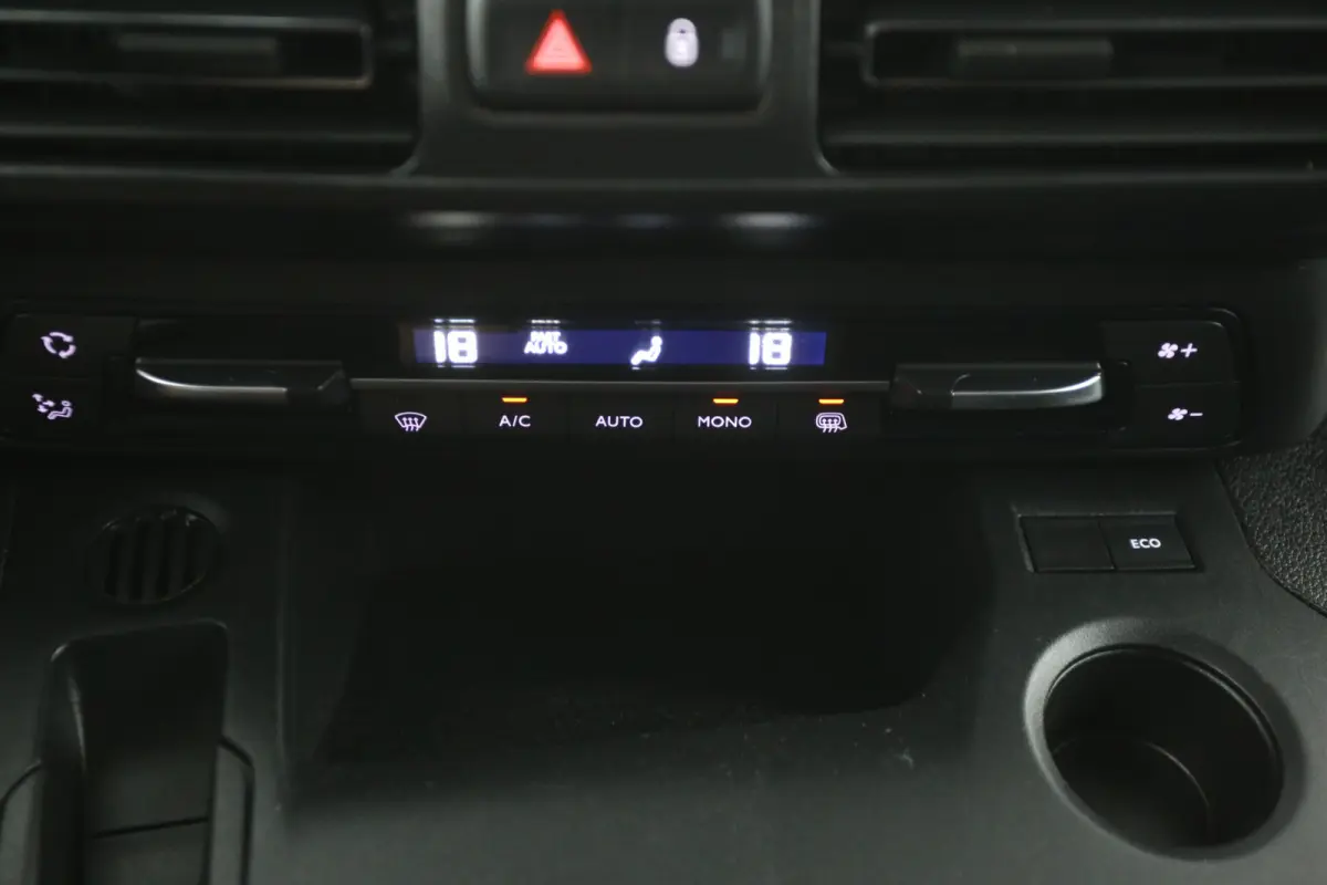 1.5 BlueHDi 131PK EAT8 | Automaat | Clima | Camera | Cruise | Carplay | Navi | Parkeersens.