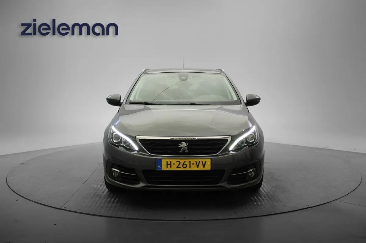 1.2 PureTech Executive - Panorama, Carplay, Trekhaak