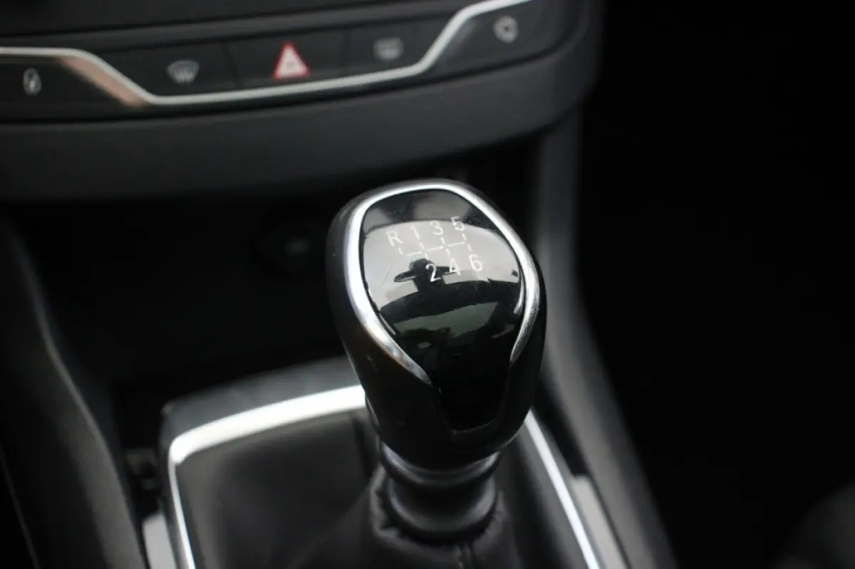 1.2 PureTech Executive - Panorama, Carplay, Trekhaak