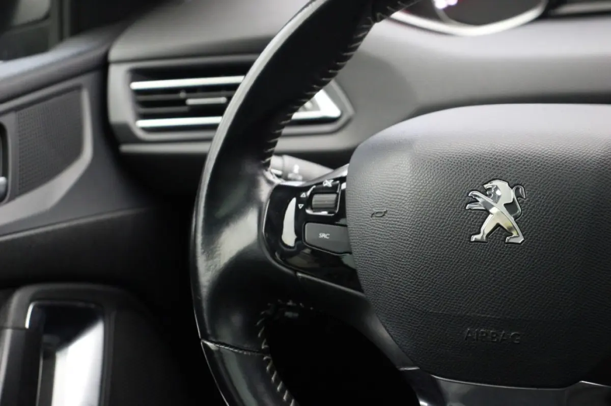 1.2 PureTech Executive - Panorama, Carplay, Trekhaak