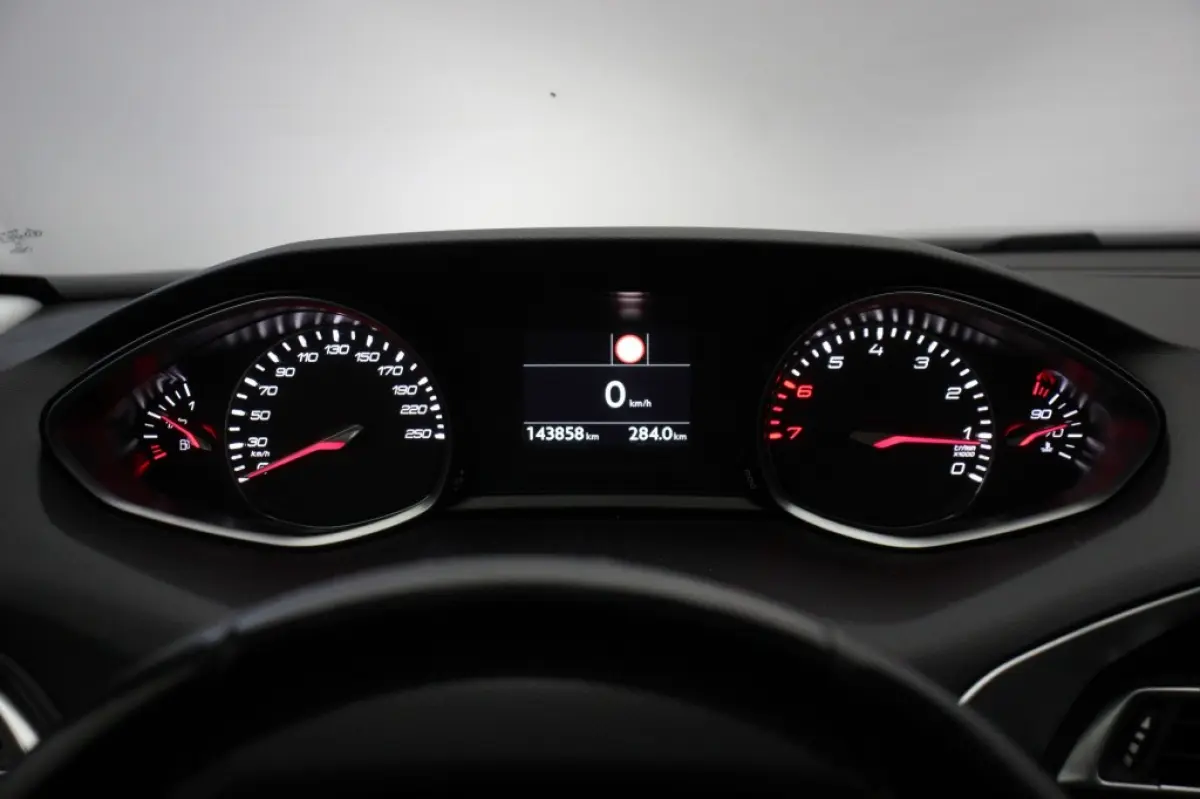 1.2 PureTech Executive - Panorama, Carplay, Trekhaak
