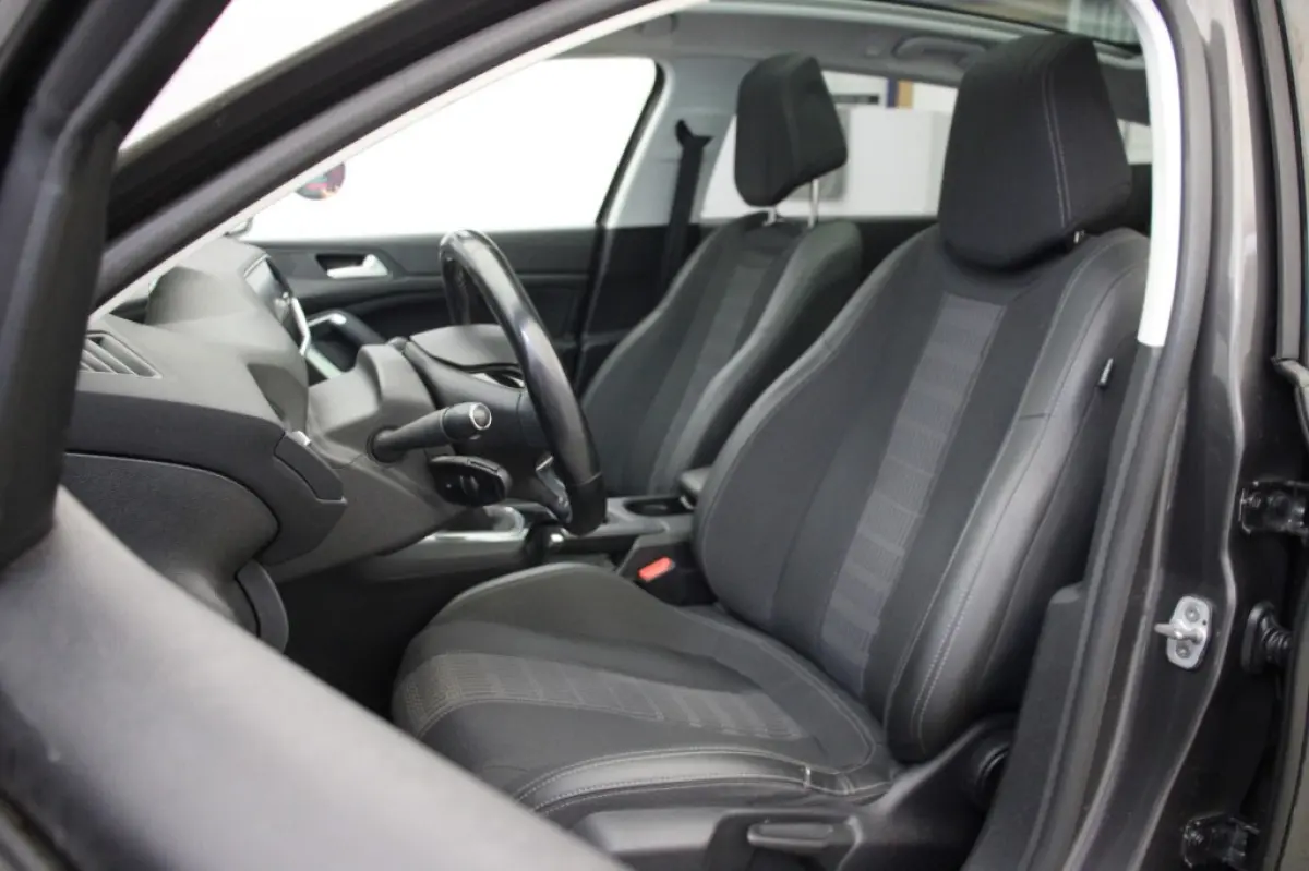 1.2 PureTech Executive - Panorama, Carplay, Trekhaak