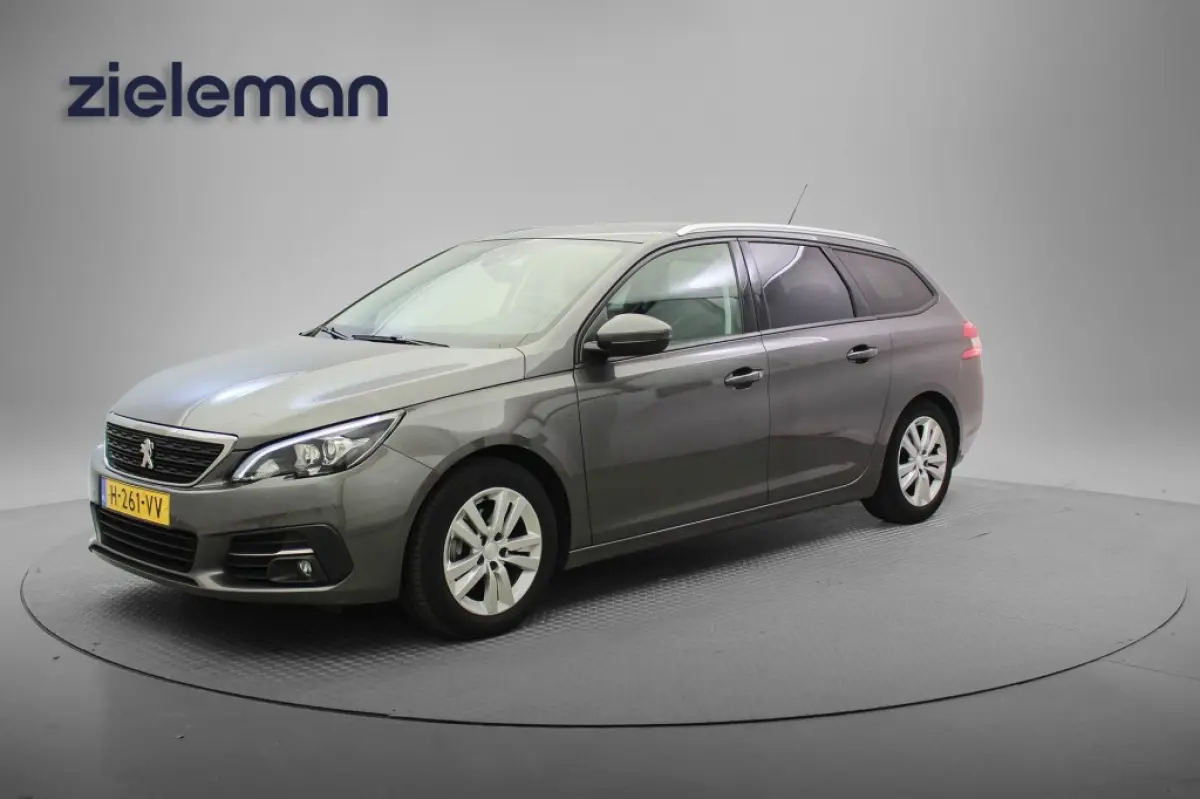 1.2 PureTech Executive - Panorama, Carplay, Trekhaak