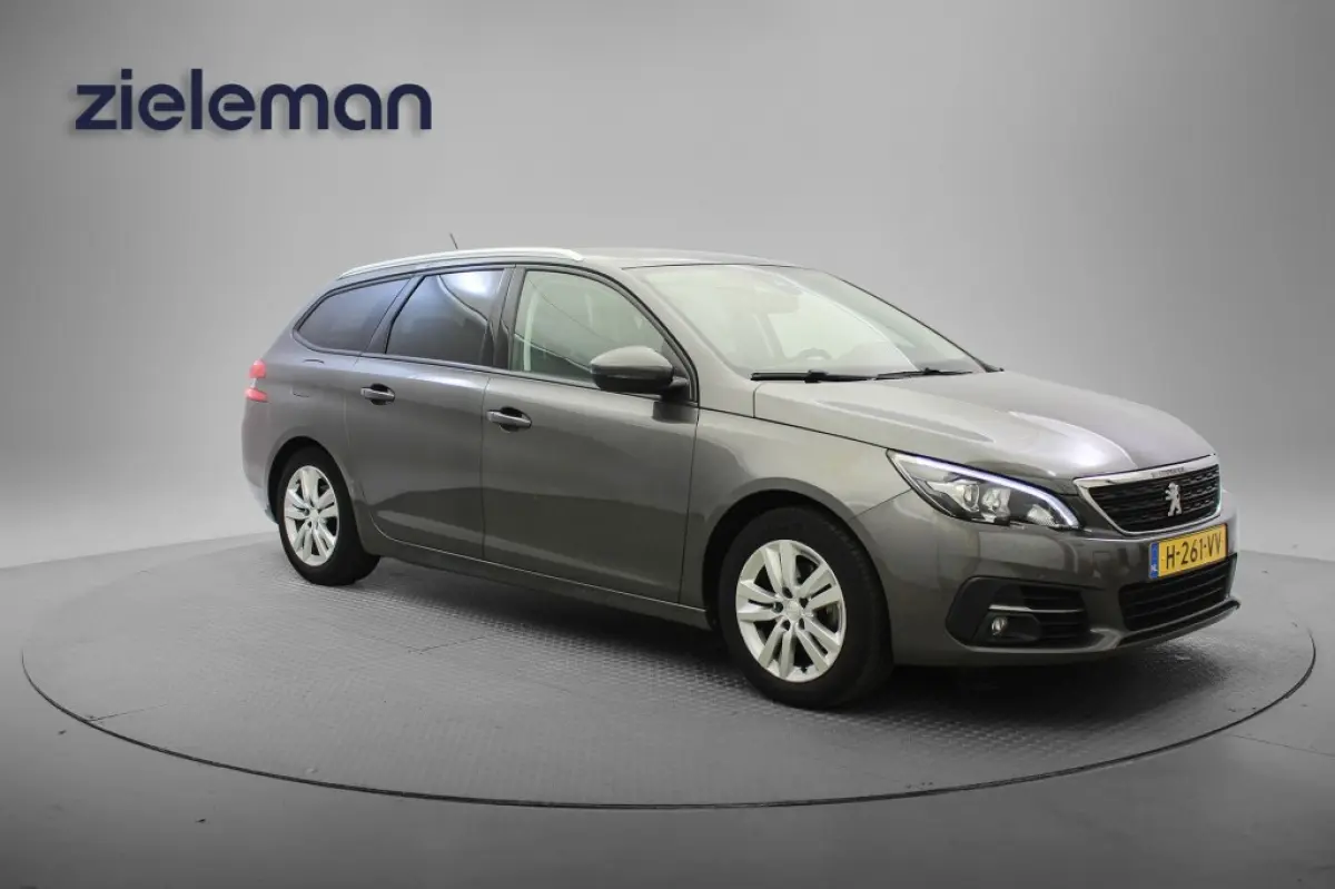 1.2 PureTech Executive - Panorama, Carplay, Trekhaak