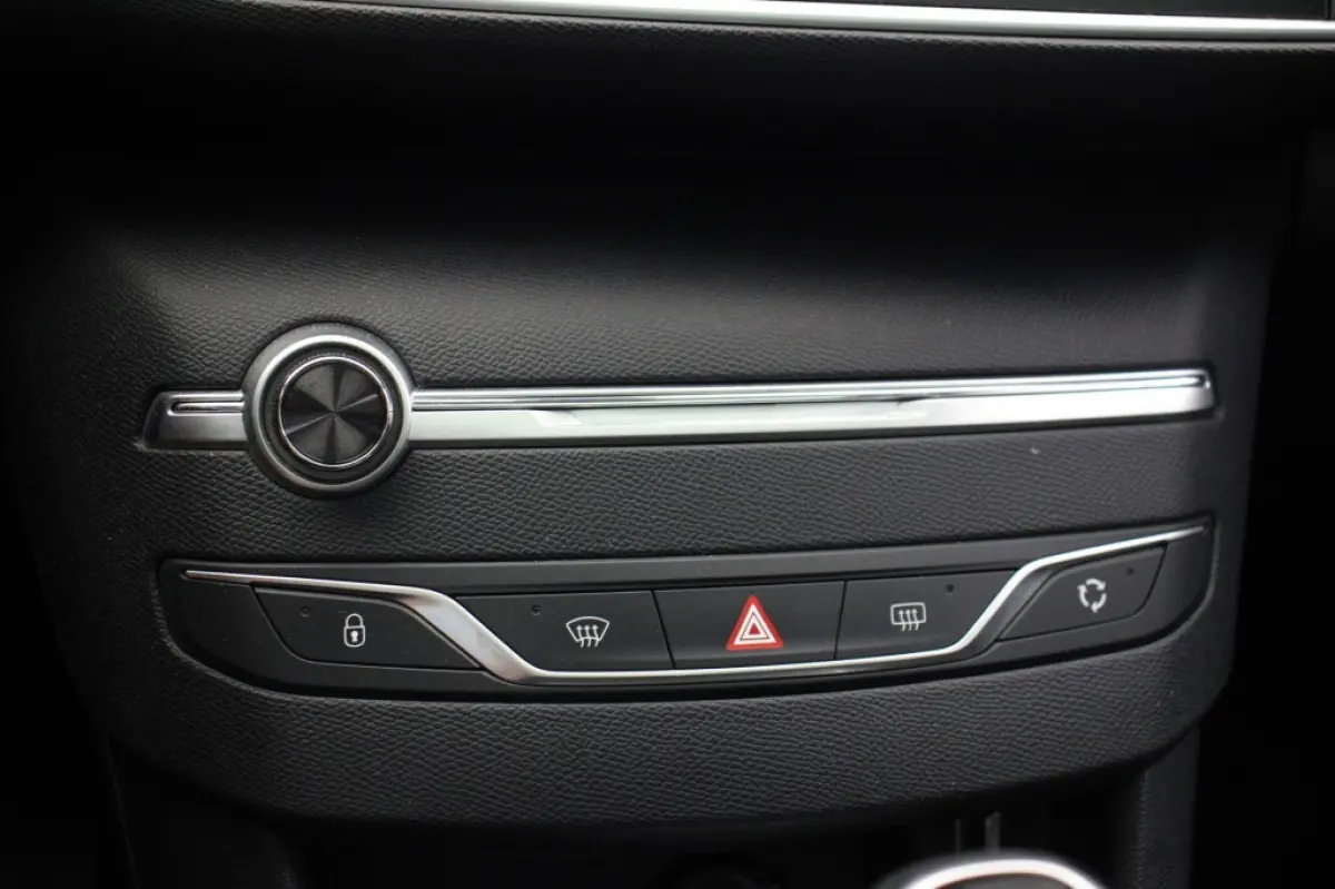 1.2 PureTech Executive - Panorama, Carplay, Trekhaak