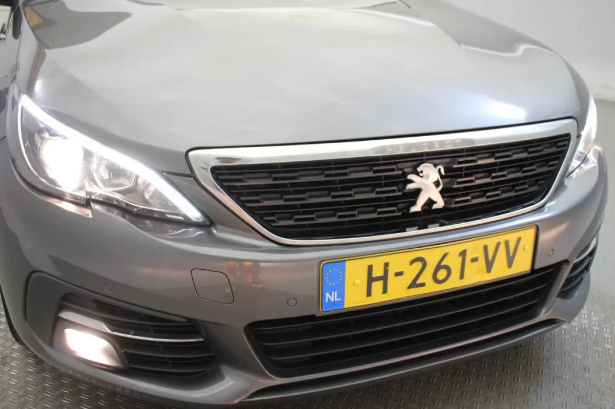 1.2 PureTech Executive - Panorama, Carplay, Trekhaak