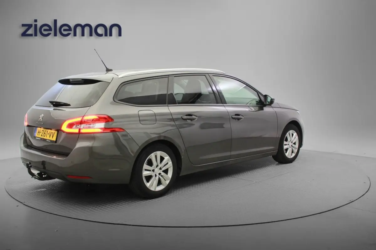 1.2 PureTech Executive - Panorama, Carplay, Trekhaak