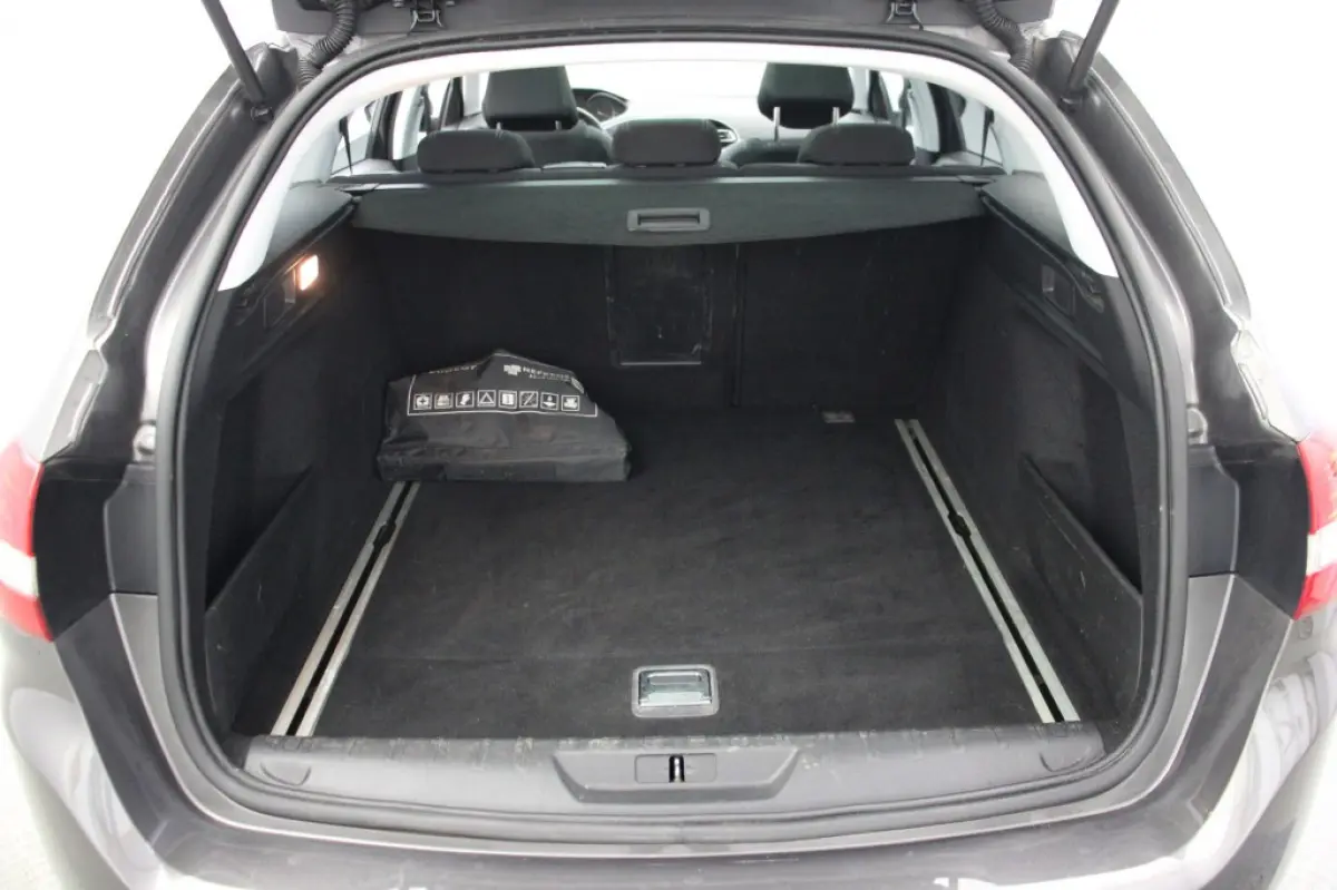 1.2 PureTech Executive - Panorama, Carplay, Trekhaak