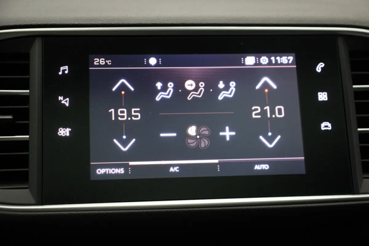 1.2 PureTech Executive - Panorama, Carplay, Trekhaak