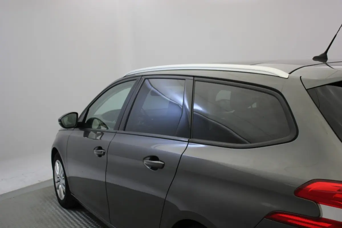 1.2 PureTech Executive - Panorama, Carplay, Trekhaak