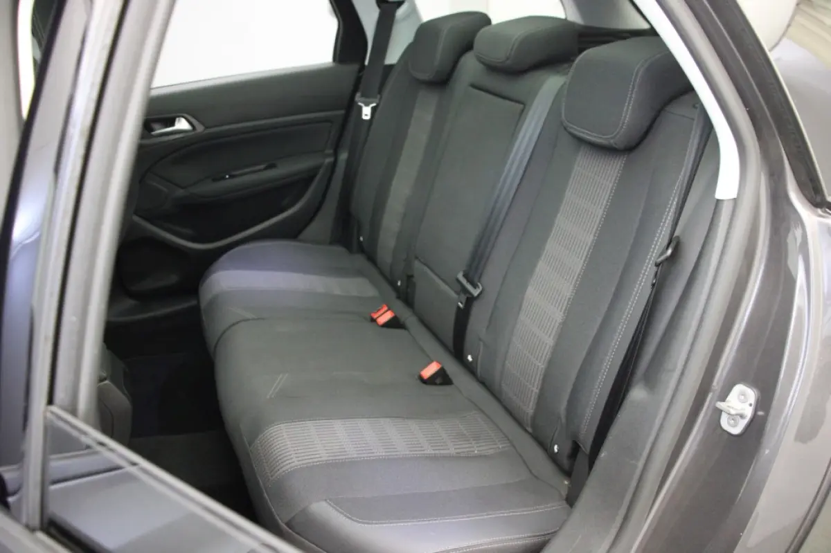 1.2 PureTech Executive - Panorama, Carplay, Trekhaak