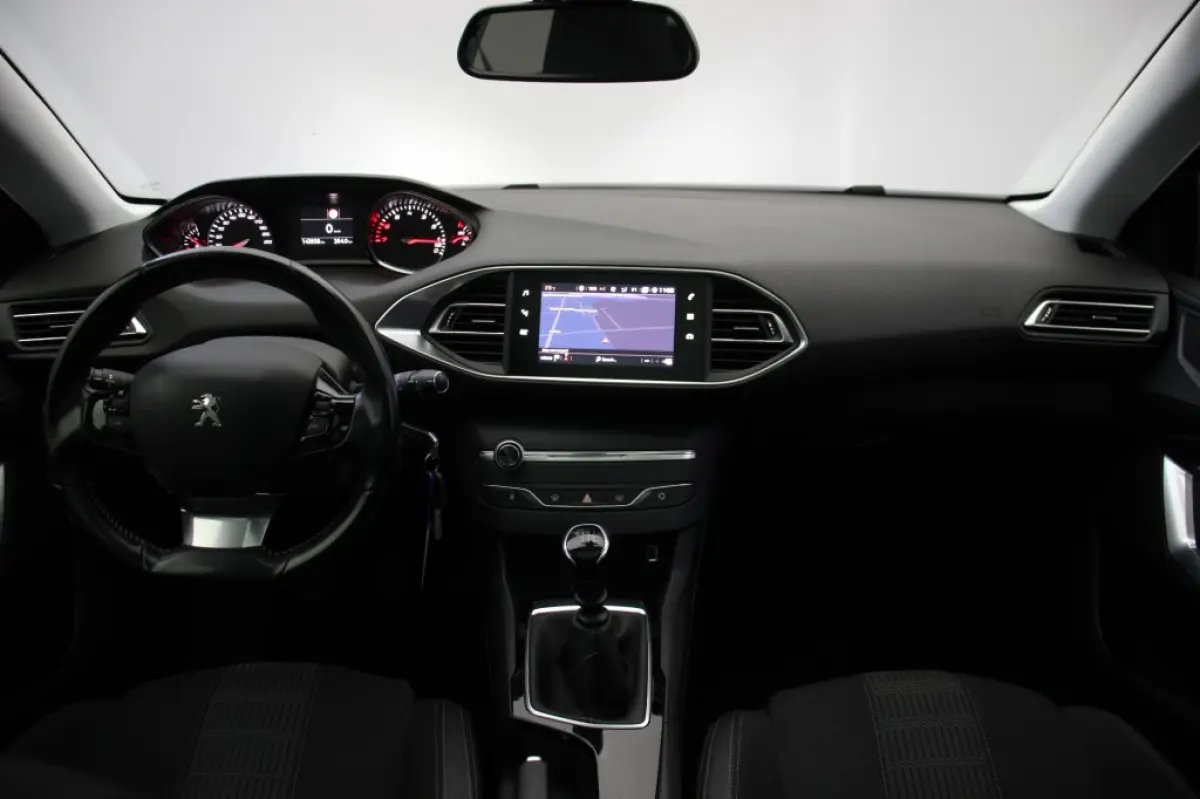 1.2 PureTech Executive - Panorama, Carplay, Trekhaak