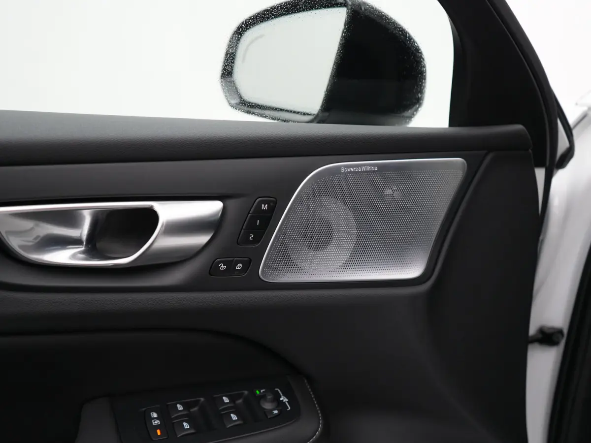 T6 Recharge AWD Ultra Dark | 360° Camera | Bowers & Wilkins Soundsystem | Cruise control adaptief met Stop&Go en stuurhulp
