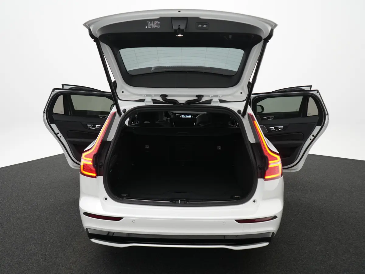 T6 Recharge AWD Ultra Dark | 360° Camera | Bowers & Wilkins Soundsystem | Cruise control adaptief met Stop&Go en stuurhulp