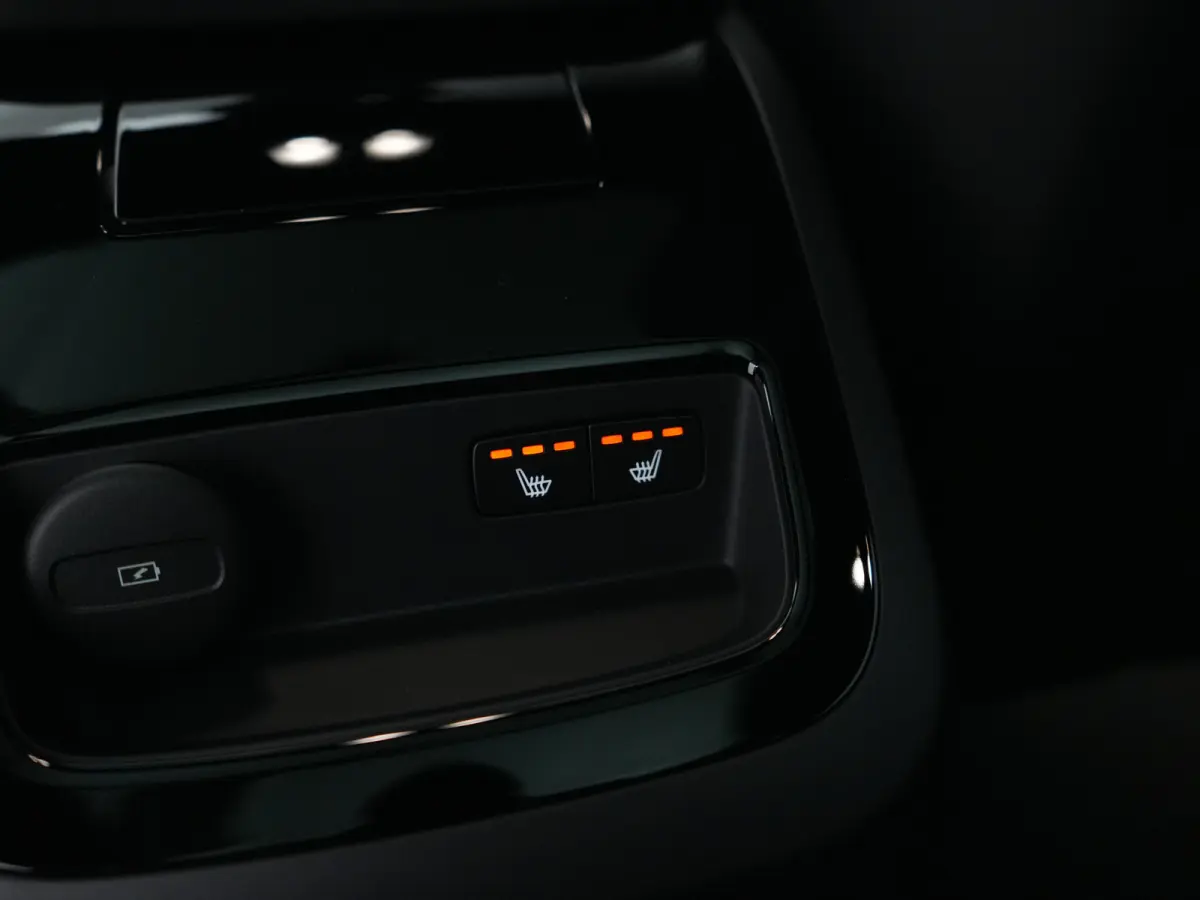 T6 Recharge AWD Ultra Dark | 360° Camera | Bowers & Wilkins Soundsystem | Cruise control adaptief met Stop&Go en stuurhulp