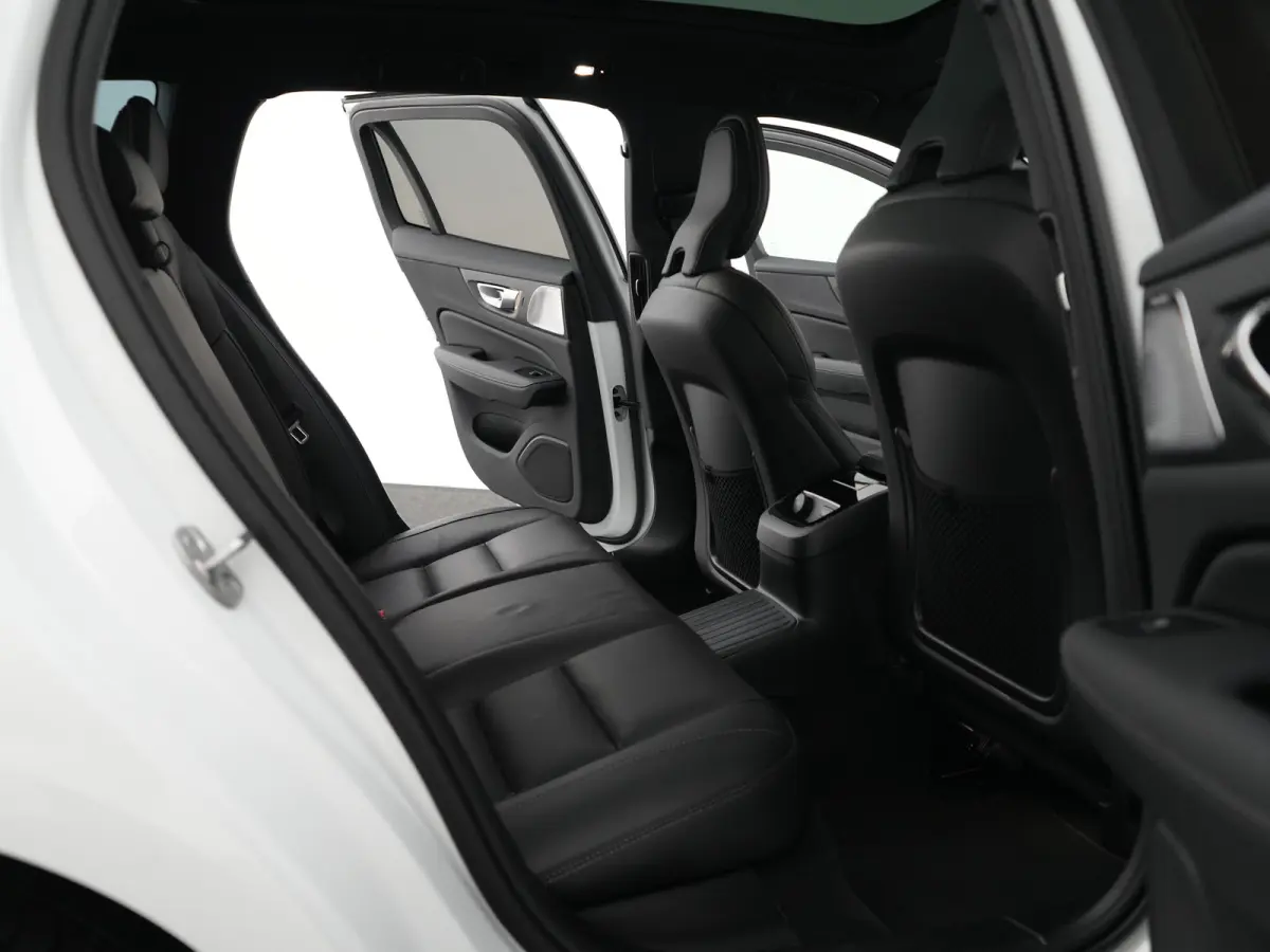 T6 Recharge AWD Ultra Dark | 360° Camera | Bowers & Wilkins Soundsystem | Cruise control adaptief met Stop&Go en stuurhulp