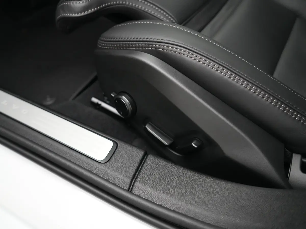 T6 Recharge AWD Ultra Dark | 360° Camera | Bowers & Wilkins Soundsystem | Cruise control adaptief met Stop&Go en stuurhulp