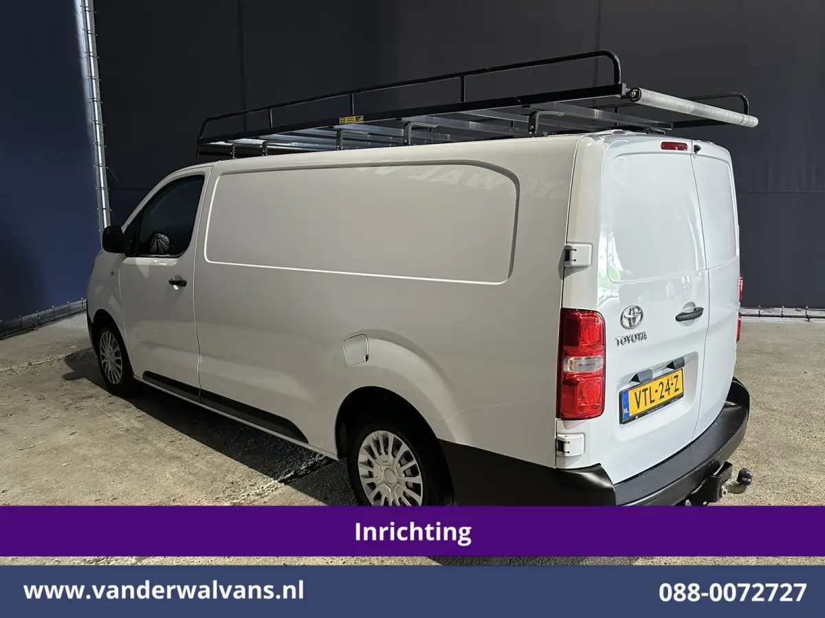2.0 D-4D 145pk L3H1 Inrichting Euro6 Airco | Camera | Imperiaal | Apple Carplay | Cruisecontrol Android Auto, 2500kg Trekhaak, Bijrijdersbank