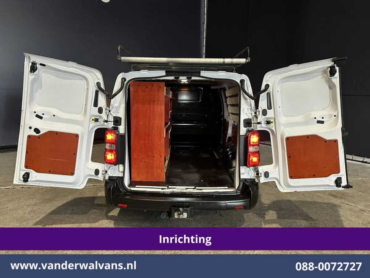 2.0 D-4D 145pk L3H1 Inrichting Euro6 Airco | Camera | Imperiaal | Apple Carplay | Cruisecontrol Android Auto, 2500kg Trekhaak, Bijrijdersbank