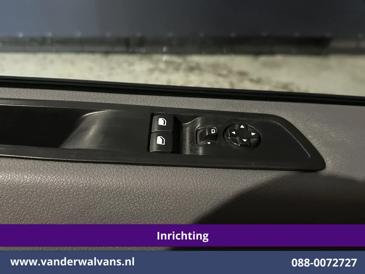 2.0 D-4D 145pk L3H1 Inrichting Euro6 Airco | Camera | Imperiaal | Apple Carplay | Cruisecontrol Android Auto, 2500kg Trekhaak, Bijrijdersbank