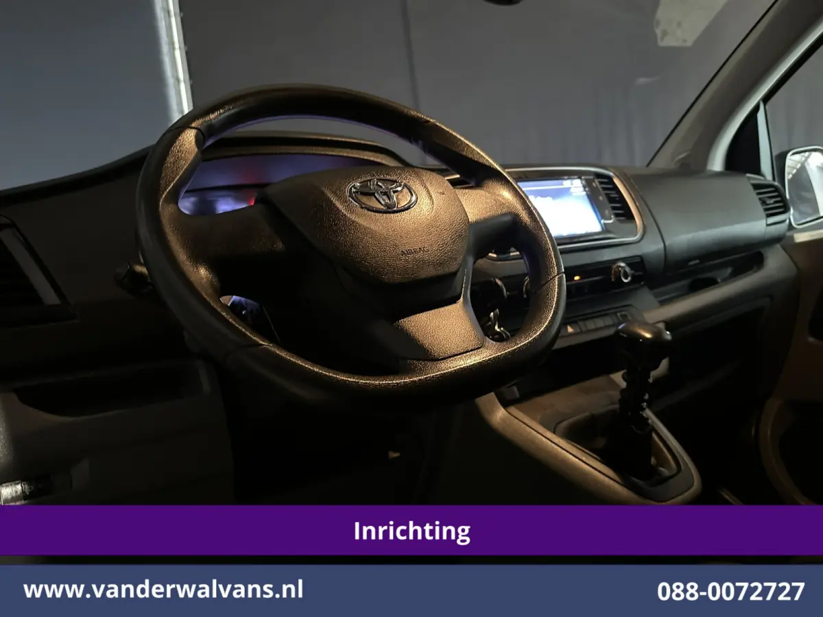 2.0 D-4D 145pk L3H1 Inrichting Euro6 Airco | Camera | Imperiaal | Apple Carplay | Cruisecontrol Android Auto, 2500kg Trekhaak, Bijrijdersbank