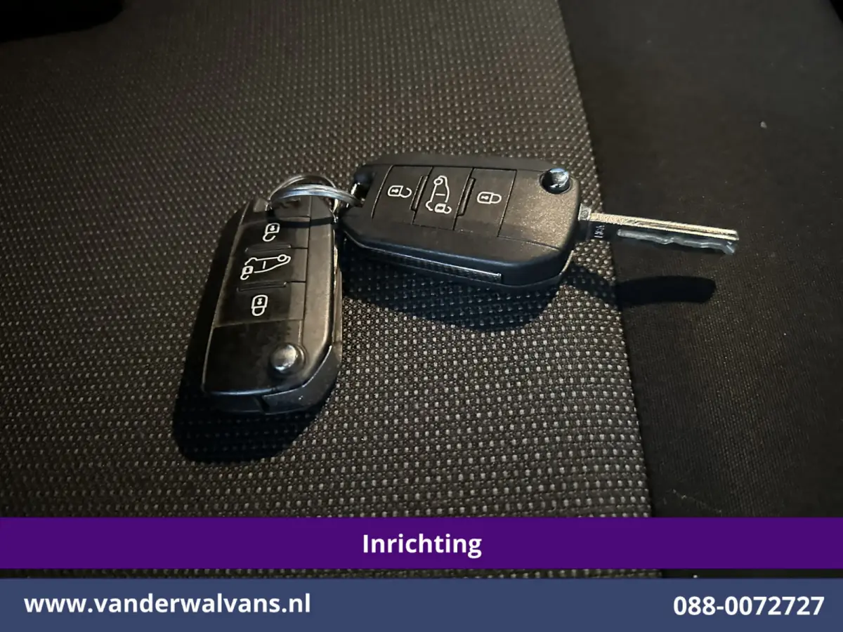 2.0 D-4D 145pk L3H1 Inrichting Euro6 Airco | Camera | Imperiaal | Apple Carplay | Cruisecontrol Android Auto, 2500kg Trekhaak, Bijrijdersbank