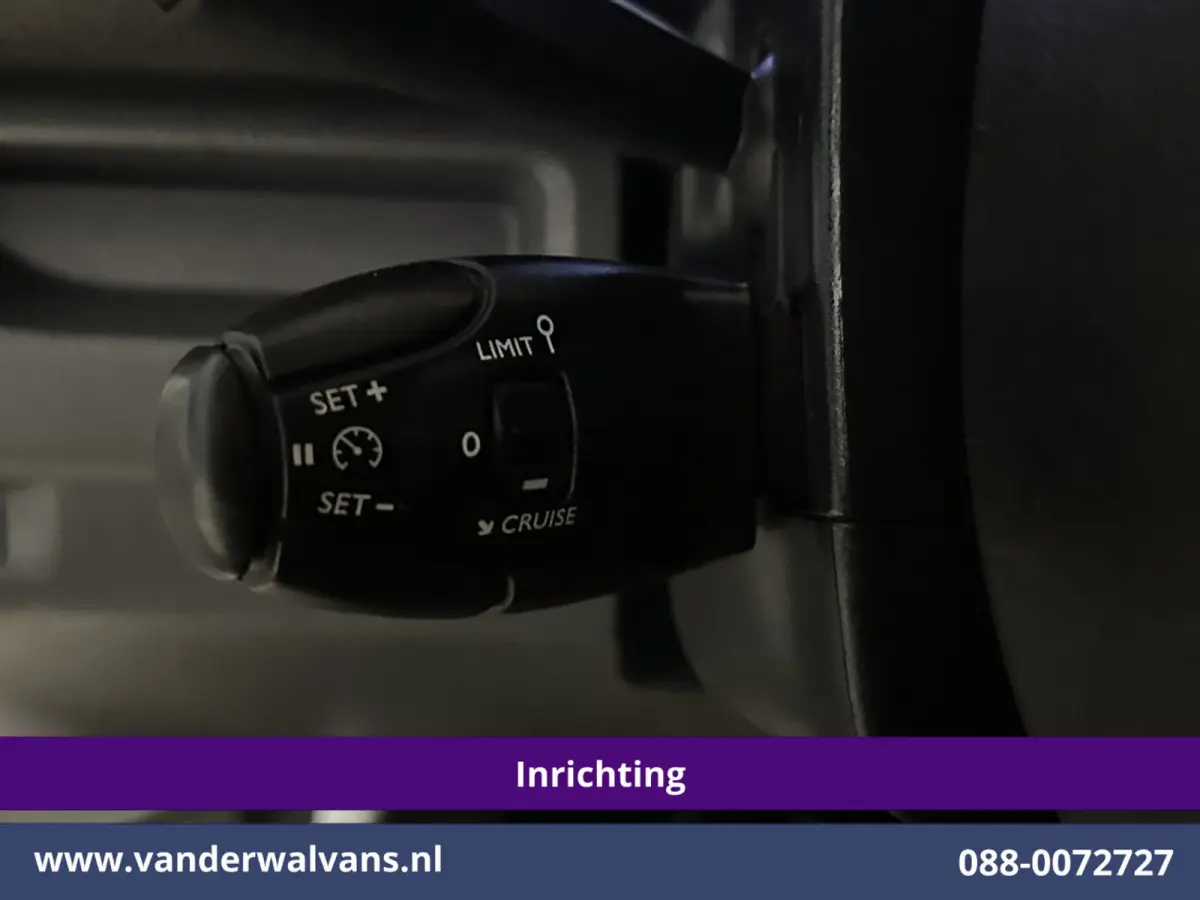 2.0 D-4D 145pk L3H1 Inrichting Euro6 Airco | Camera | Imperiaal | Apple Carplay | Cruisecontrol Android Auto, 2500kg Trekhaak, Bijrijdersbank
