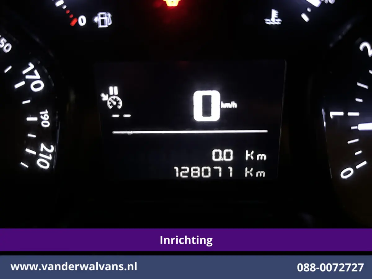 2.0 D-4D 145pk L3H1 Inrichting Euro6 Airco | Camera | Imperiaal | Apple Carplay | Cruisecontrol Android Auto, 2500kg Trekhaak, Bijrijdersbank