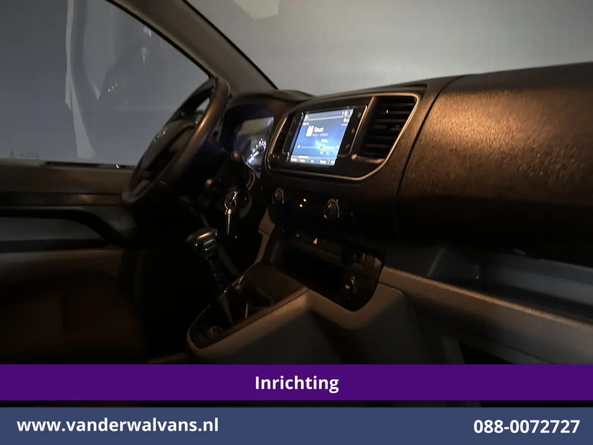 2.0 D-4D 145pk L3H1 Inrichting Euro6 Airco | Camera | Imperiaal | Apple Carplay | Cruisecontrol Android Auto, 2500kg Trekhaak, Bijrijdersbank
