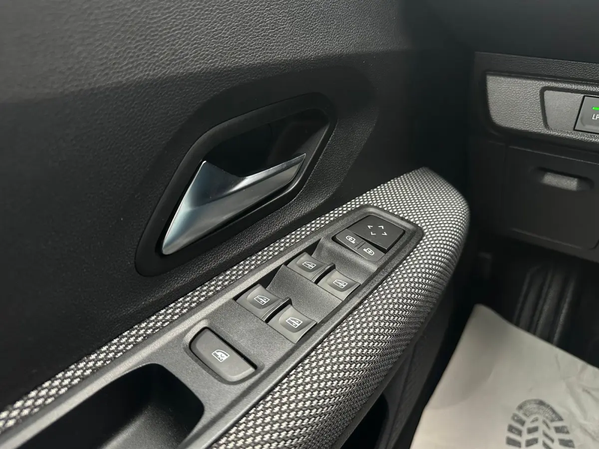 1.0 100 ECO-G Extreme 5p, Airco, CarPlay, Bluetooth, Camera, Cruise, Trekhaak, Navi, PDC, NAP