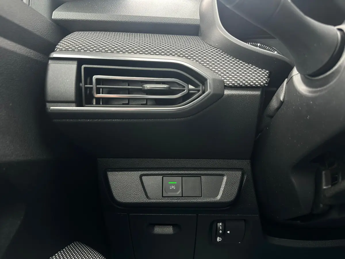 1.0 100 ECO-G Extreme 5p, Airco, CarPlay, Bluetooth, Camera, Cruise, Trekhaak, Navi, PDC, NAP