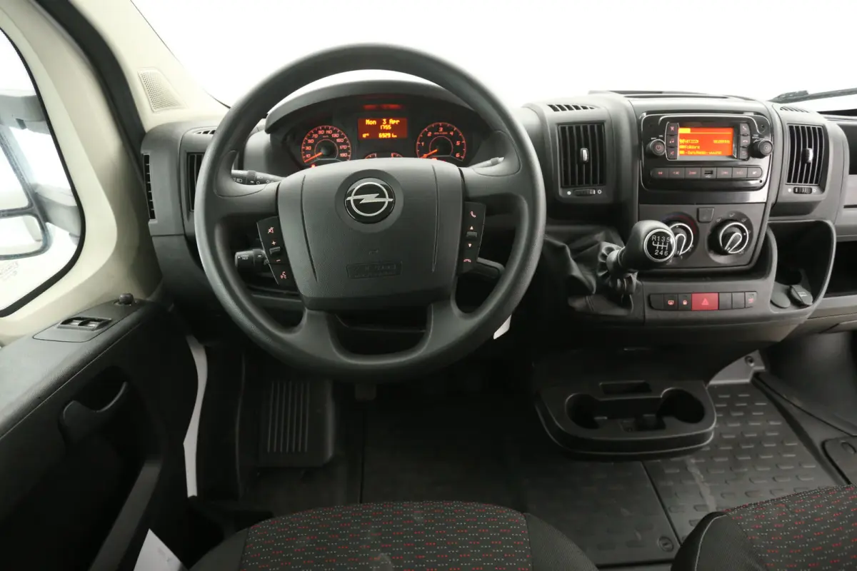 3,5t 2.2 BlueHDI | Bakwagen | Laadklep | Laadbak | Airco | Camera | 3 Zits | Cruise