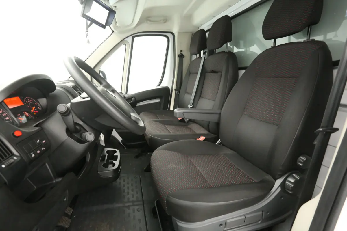 3,5t 2.2 BlueHDI | Bakwagen | Laadklep | Laadbak | Airco | Camera | 3 Zits | Cruise