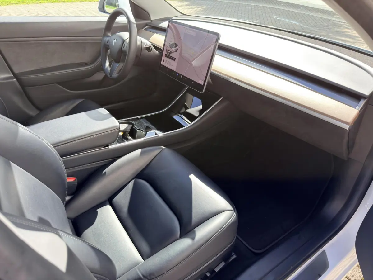 Long Range AWD 75 kWh 1e eig|Autopilot|dealer OH|