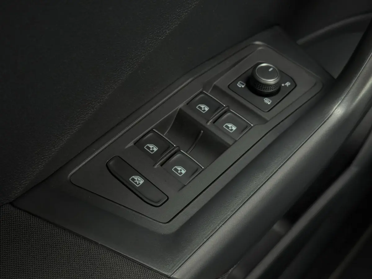 1.5 TSI Sport Business R / PANO / CARPLAY / MODE SPORT / ACC / GARANTIE / LED / DODEHOEK /CAMERA / LUXE LEDER /