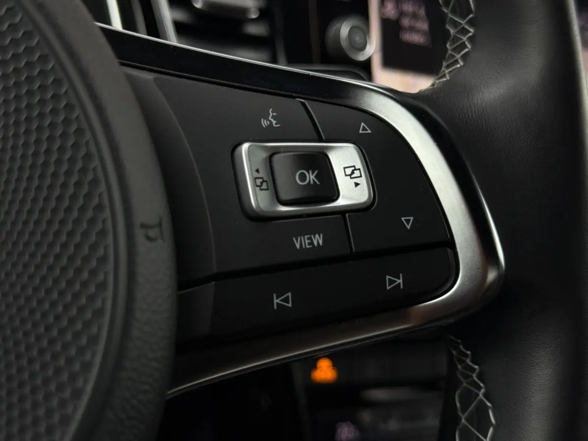 1.5 TSI Sport Business R / PANO / CARPLAY / MODE SPORT / ACC / GARANTIE / LED / DODEHOEK /CAMERA / LUXE LEDER /