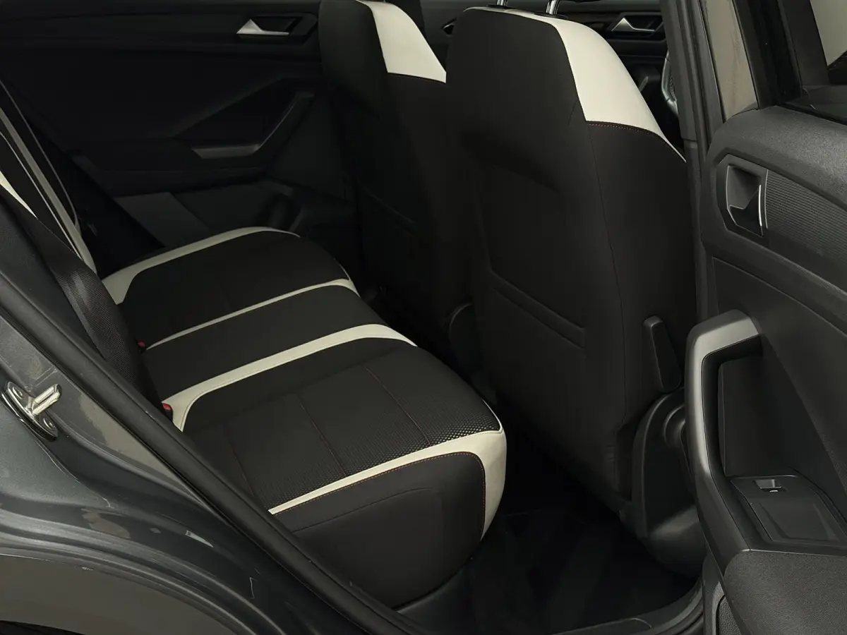 1.5 TSI Sport Business R / PANO / CARPLAY / MODE SPORT / ACC / GARANTIE / LED / DODEHOEK /CAMERA / LUXE LEDER /