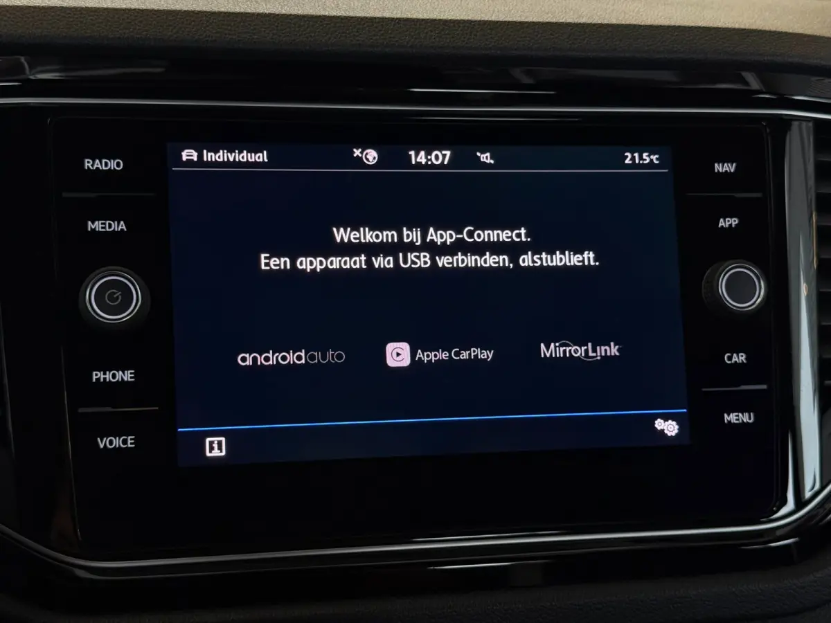 1.5 TSI Sport Business R / PANO / CARPLAY / MODE SPORT / ACC / GARANTIE / LED / DODEHOEK /CAMERA / LUXE LEDER /